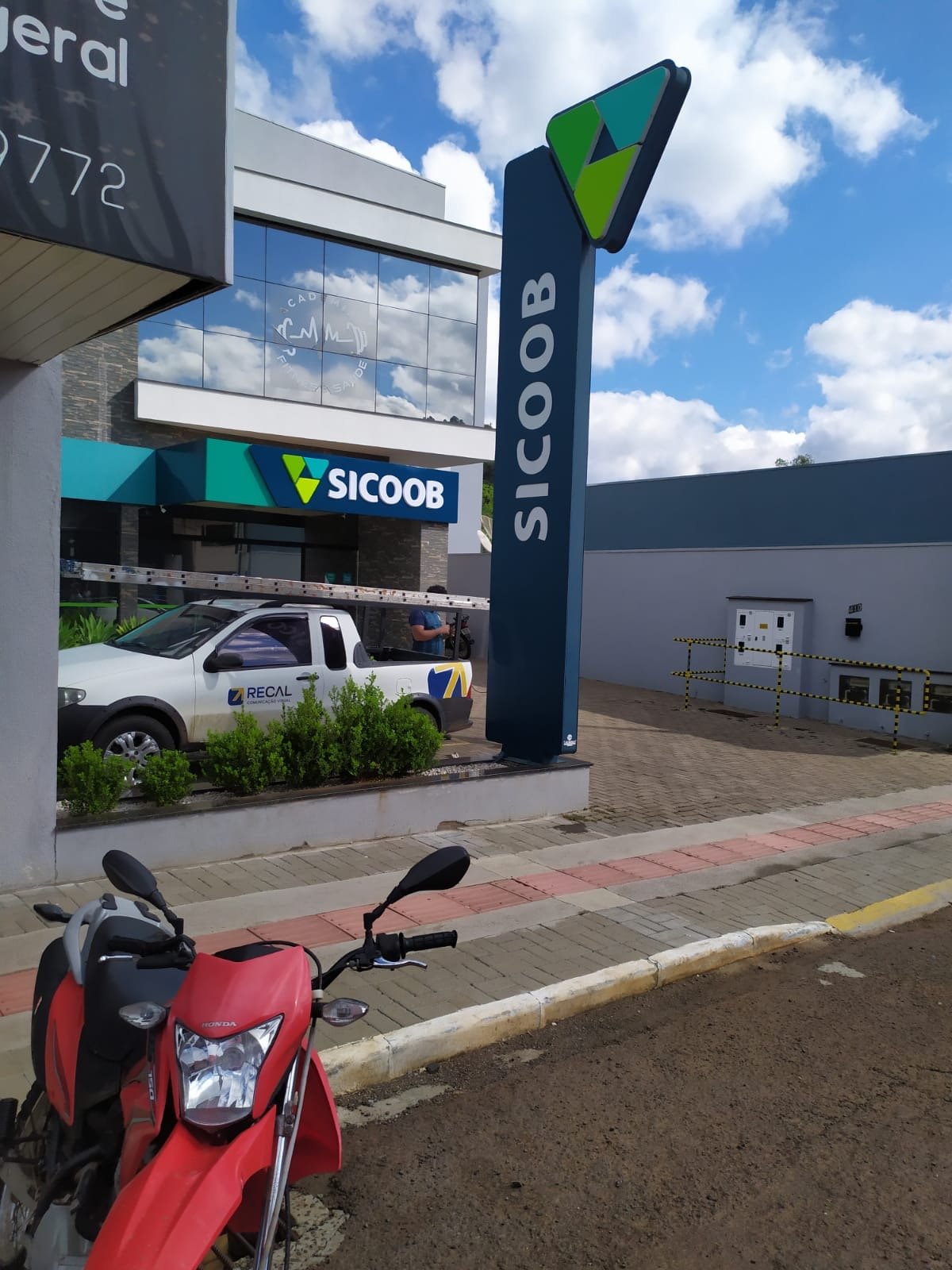 Totem Sicoob - Recal Chapecó